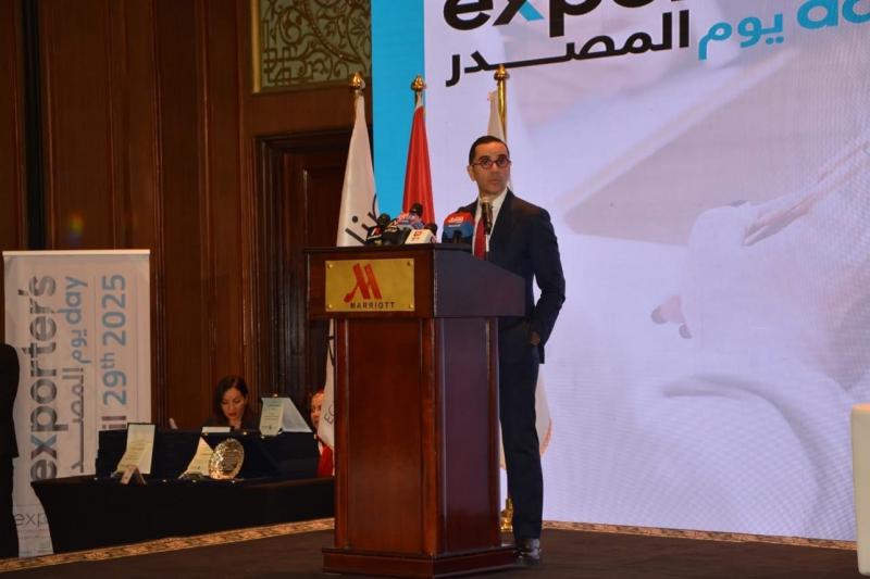 وزير الاستثمار والتجارة الخارجية يشهد احتفالية ”يوم المصدر المصري”