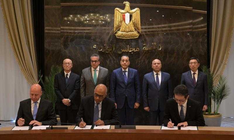 باستثمارات 1.4 مليار جنيه.. رئيس الوزراء يشهد توقيع اتفاق للتصنيع المحلي لـ”أكياس وقِرَب” جمع الدم