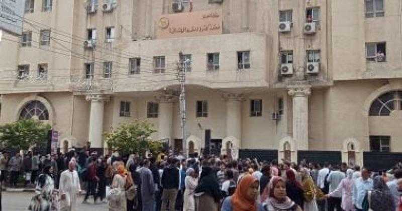 وسط إجراءات أمنية مشددة.. وصول المتهم وأسرة طفل البحيرة إلى محكمة جنايات دمنهور