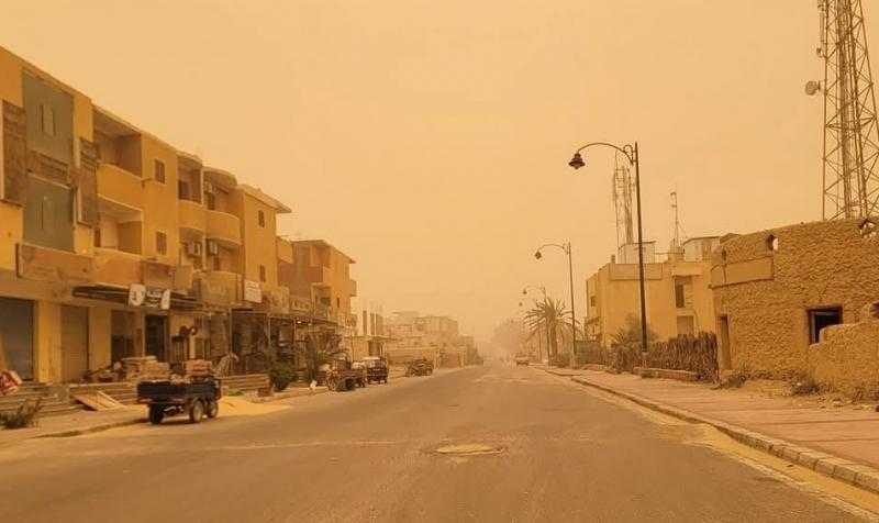 إعادة فتح طريق «سيوة - مرسى مطروح» بعد هدوء العاصفة الترابية