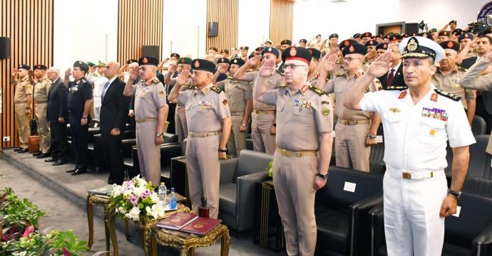 وزير الدفاع يشهد بحثاً إستراتيجياً حول تأثير سياسات الدول الكبرى على الأمن القومي المصري