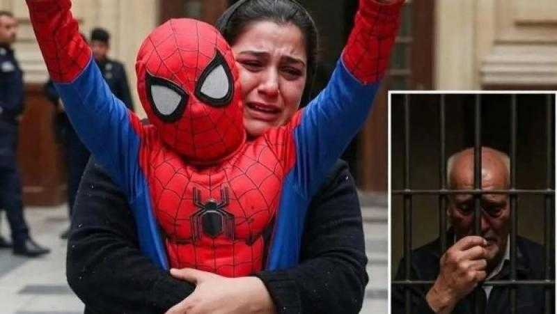 والدة الطفل ياسين: جعلت ابني يرتدي قناع «سبايدرمان» لحمايته نفسياً