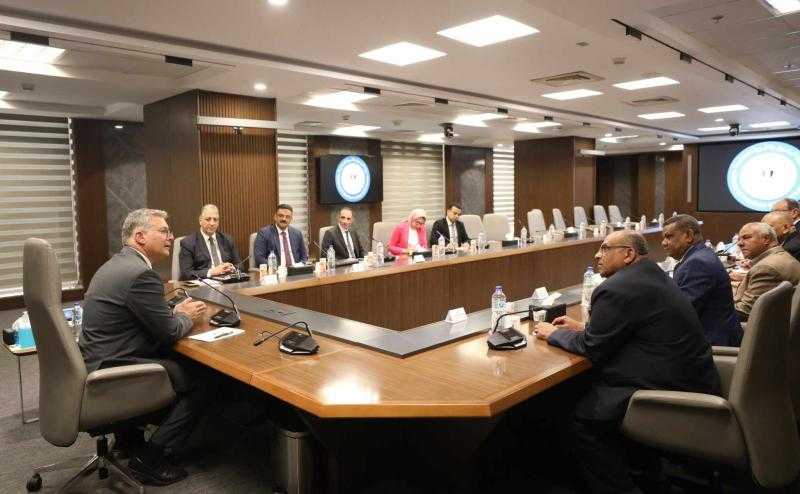 وزير البترول يبحث مع النقابة العامة للمناجم والمحاجر التعاون في تطوير قطاع التعدين