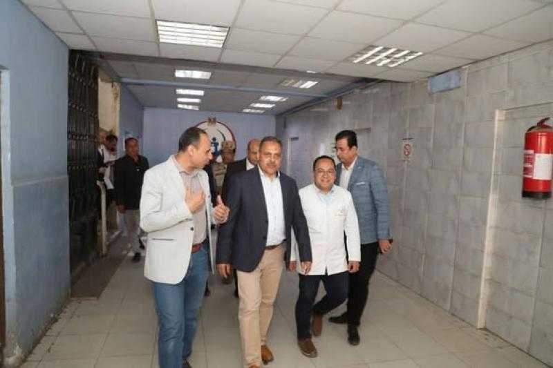محافظ الشرقية يتابع العمل في مستشفى بلبيس المركزي ويطمئن على الحالة الصحية للمرضى
