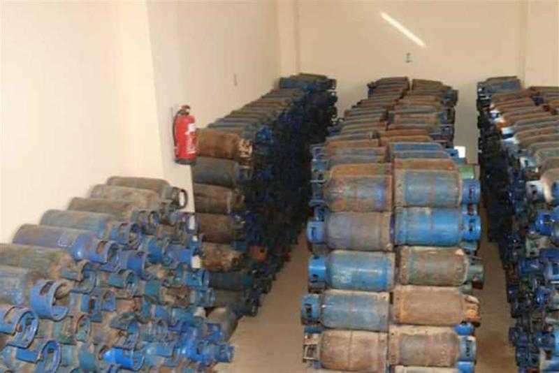ضبط صاحب مستودع غاز تصرف في 799 أسطوانة لبيعها بالسوق السوداء بكفر الشيخ