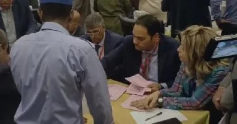 خط أحمر