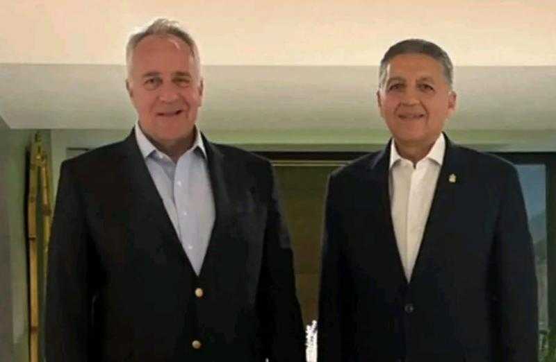 سفير مصر باليونان يبحث مع وزير الهجرة تقنين أوضاع المصريين العاملين بأثينا