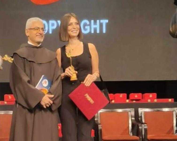 إيمان العاصي أحسن ممثلة في مهرجان المركز الكاثوليكي في دورته الـ73