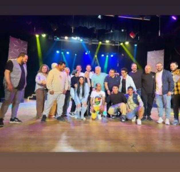 خالد جلال وأشرف زكي ومي عبد النبي وشريف حسني يحضرون عرض نويزي TV على مسرح السامر