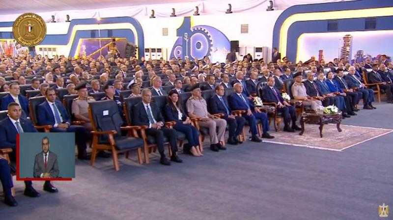 الرئيس السيسى يشاهد فيلما عن جهود الدولة فى دعم الصناعة المصرية