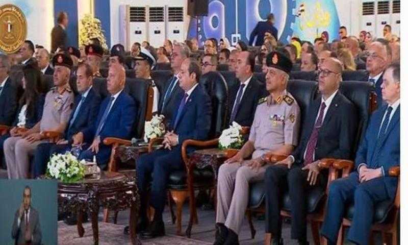الرئيس السيسى يعلن توقيعه على إصدار ”قانون العمل الجديد”