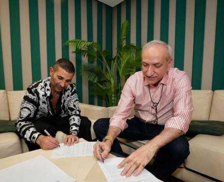 أحمد سعد يوقع عقدا مع روتانا للصوتيات