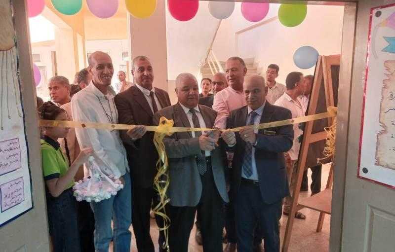 وكيل تعليم الأقصر يتفقد عددا من المدارس.. ويفتتح معرض الصحافة