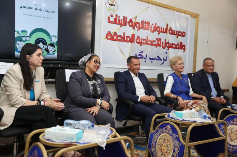 ”المرأة قادرة على التواجد في كل المناصب”.. المستشارة أمل عمار توجه رسالة للفتيات