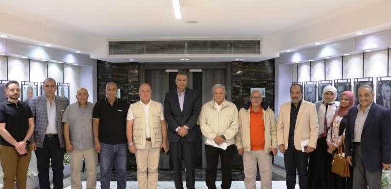 محافظ أسوان يلتقي رئيس مجلس إدارة الشركة القابضة لمياه الشرب والصرف الصحي.. صور