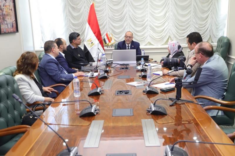 وزير العمل يلتقي وفدًا من معهد الساليزيان الإيطالي لتفعيل المنح المجانية المُقدمة للخريجين والطلاب
