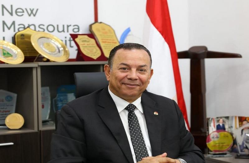 رئيس جامعة المنصورة الجديدة يشهد ختام الأنشطة الطلابية وتكريم 239 طالبًا متميزًا