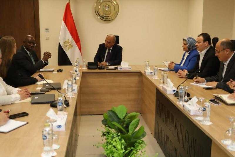 وزير الكهرباء يبحث مع مؤسسة التمويل الدولية دعم مشروعات الطاقة المتجددة
