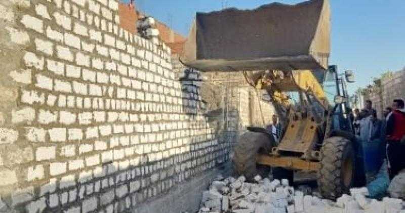 تنفيذ 5 قرارات إزالة أراضي زراعية وأملاك الدولة في كفر الشيخ