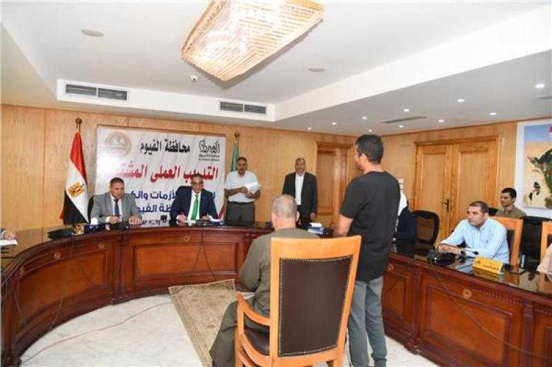 محافظ الفيوم يوجه بتوفير مساعدات مالية ومعاشات للحالات الأولى بالرعاية