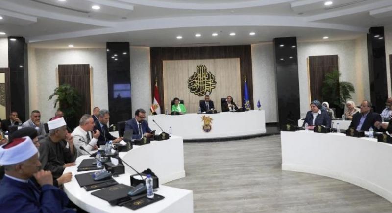 محافظ أسوان يترأس اجتماع المجلس الإقليمي للسكان بحضور نائب وزير الصحة