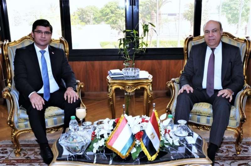 خط أحمر