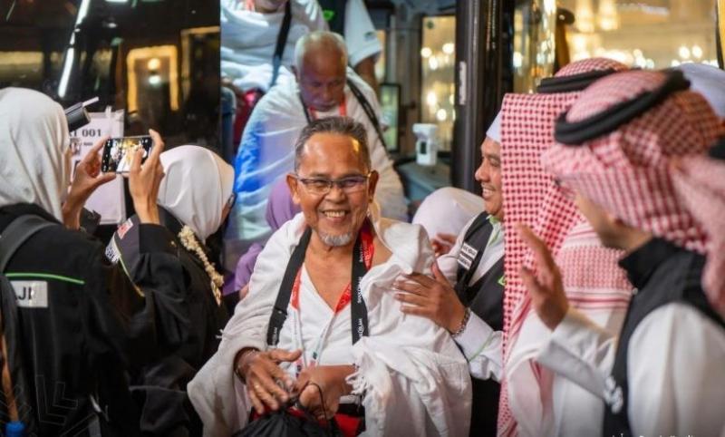 بدء توافد طلائع الحجاج إلى مكة المكرمة والمدينة المنورة بوصول حجاج ماليزيا