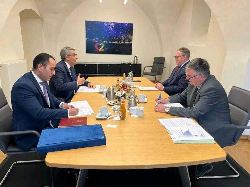 سفير مصر بألمانيا يبحث فرص تعزيز التعاون الاقتصادي والاستثماري مع ولاية تورينجيا الألمانية