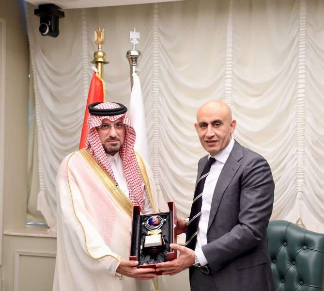 خط أحمر