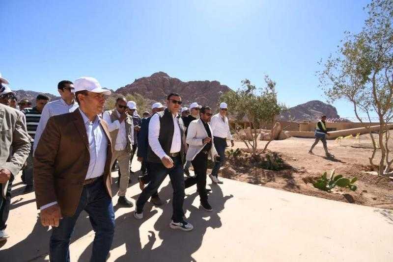 وزير الإسكان يتفقد النزل البيئى الجديد والمنتجع الجبلي ضمن تطوير موقع ”التجلى الأعظم فوق أرض السلام” بمدينة سانت كاترين بسيناء