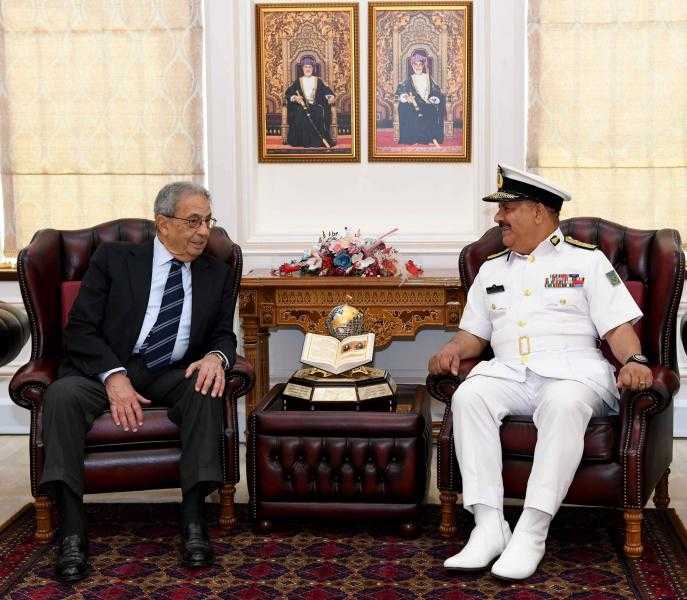 أكاديمية الدفاع العُمانية تستضيف عمرو موسى في حوار حول تحديات العرب الراهنة