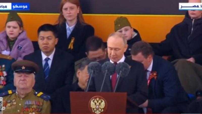 الرئيس الروسي يقف دقيقة صمت حدادا على ضحايا الحرب