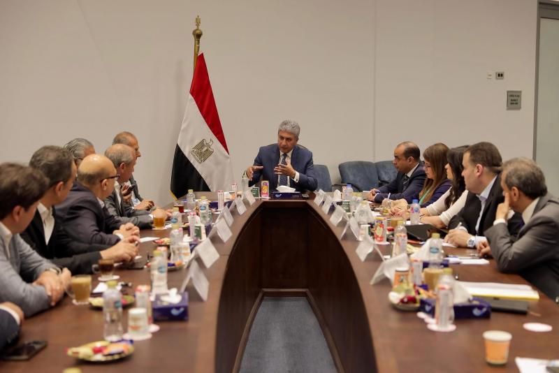 وزير السياحة والآثار يتابع تطوير منظومة التشغيل التجريبي للخدمات السياحية بمنطقة أهرامات الجيزة