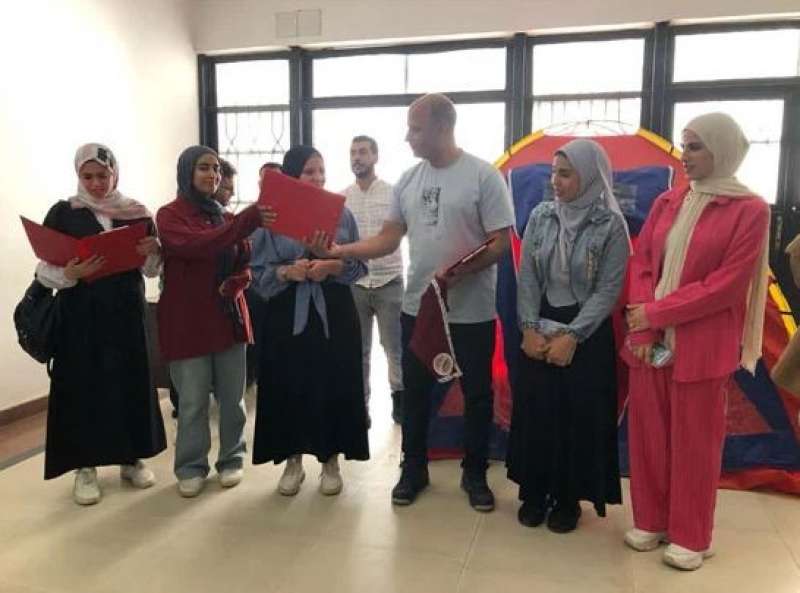 خط أحمر