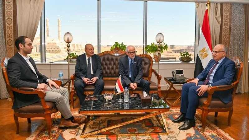 وزير الري يناقش التعاون لـ«الاستمطار» وإعادة استخدام الصرف الزراعي مع مدير ”معهد المتوسط للمياه”