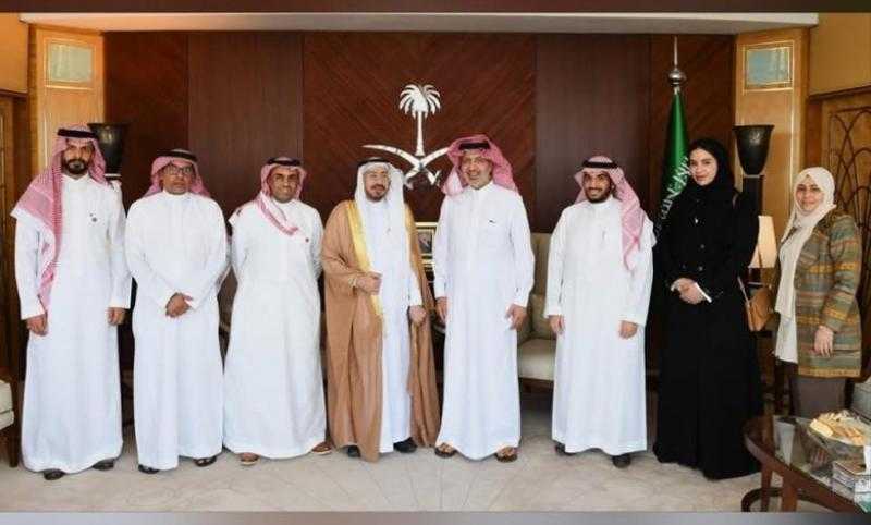 السفير السعودي بالقاهرة يستقبل الأمين العام لمجمع الملك سلمان العالمي للغة العربية