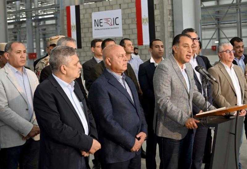 مدبولي يؤكد اهتمام الدولة بتأهيل وتنمية المنطقة الاقتصادية لقناة السويس