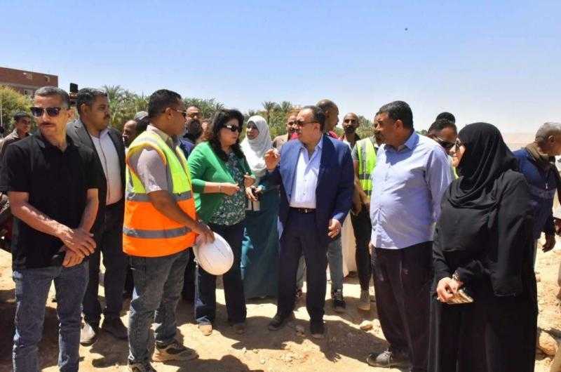 محافظ أسيوط خلال تفقده إنشاء مصنع متكامل لمنتجات الرمان: خطوة نحو تمكين الصناعات الزراعية