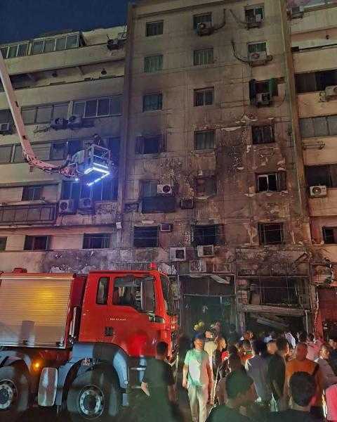 محافظ القاهرة يشكل لجنة لفحص عقار النزهة وبيان تأثره بحريق مطعم أسفله