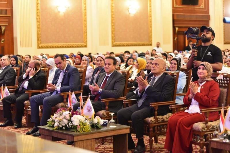 وزير الصحة يؤكد دعم الدولة المصرية لمهنة التمريض