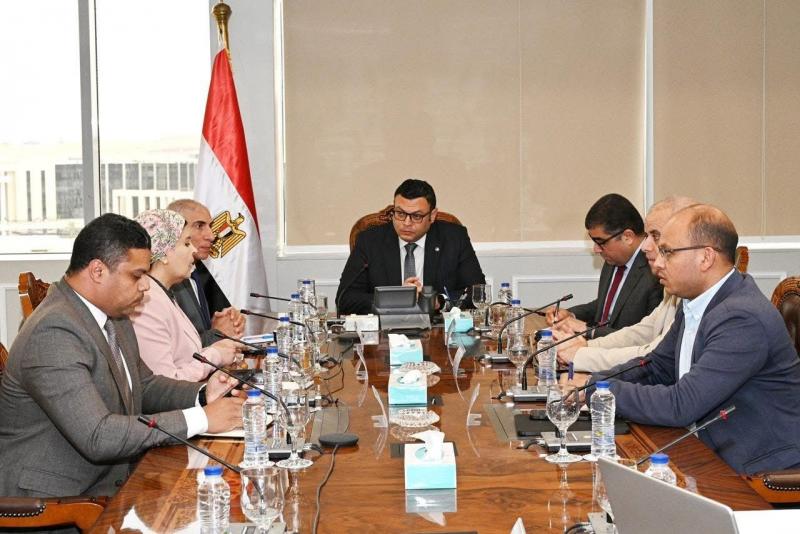 وزير الإسكان يتابع موقف الخدمات المقدمة للمواطنين من خلال البوابة الإلكترونية لهيئة المجتمعات العمرانية الجديدة