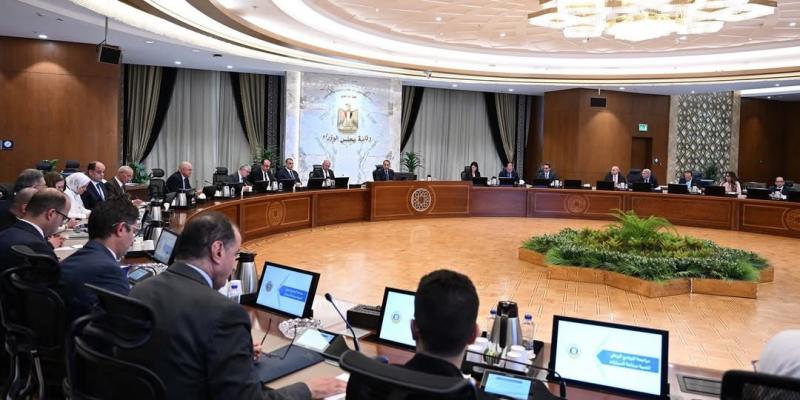 رئيس الوزراء يترأس اجتماع المجلس الأعلى لصناعة السيارات