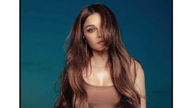 هيفاء وهبي تتألق بإطلالة كاجوال أنيقة في أحدث ظهور