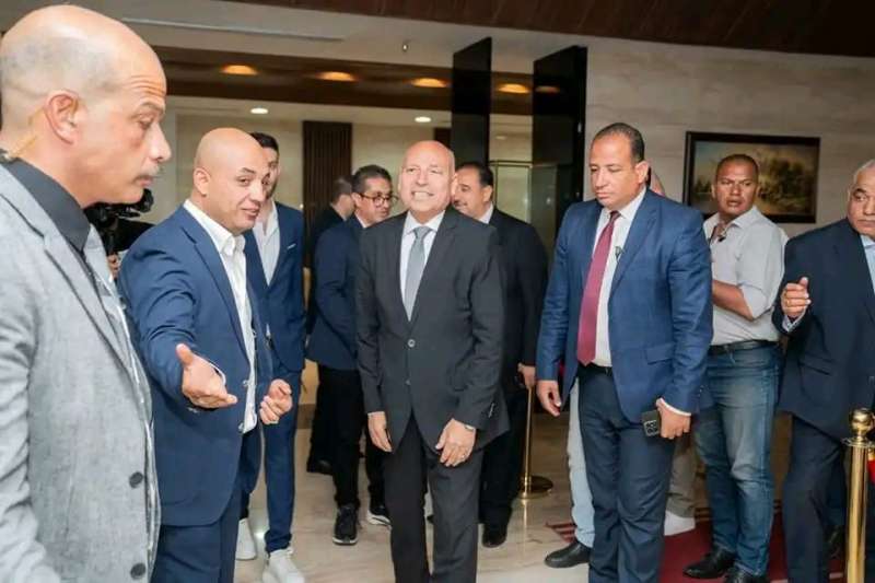 خط أحمر