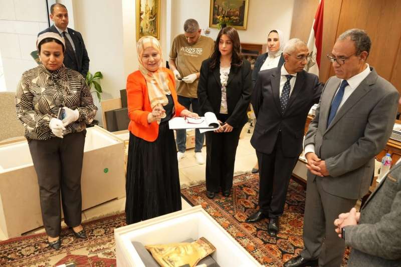 خط أحمر