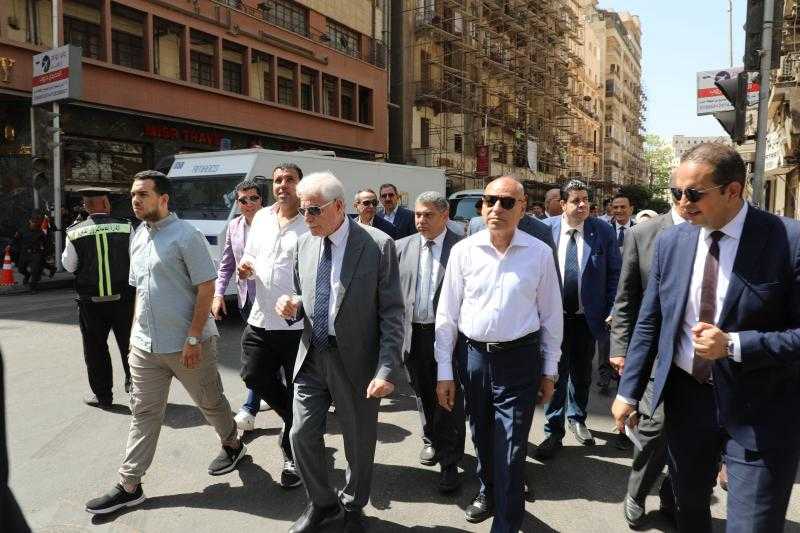 مستشار الرئيس للتنمية المحلية ومحافظ القاهرة يتفقدان التطوير في منطقة البورصة.. صور