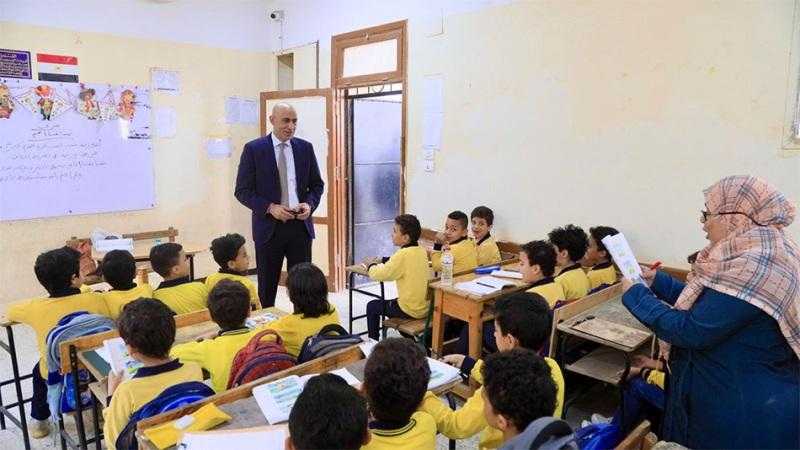 وزير التعليم يواصل جولاته المفاجئة ويتفقد مدارس إدارة الحوامدية في الجيزة | صور