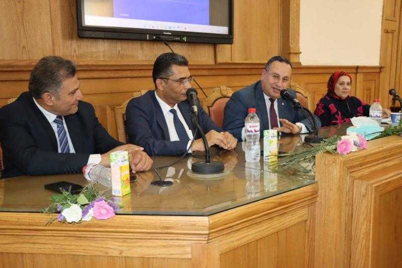 رئيس جامعة الإسكندرية يشهد احتفالية تكريم الطلاب الفائزين بجائزة ”قنصوة”