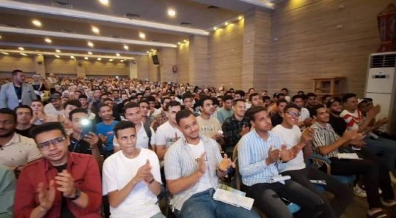 تعليم سوهاج تواصل تقديم المحاضرات المجانية لطلاب الثانوية العامة.. صور