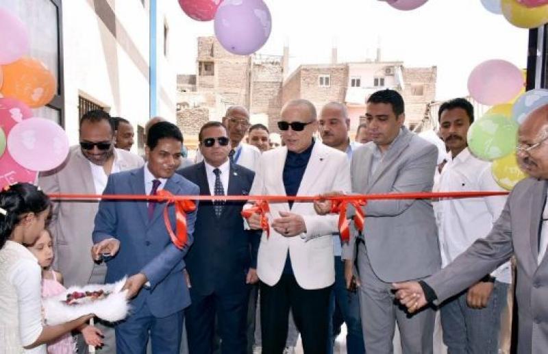 محافظ الأقصر يشهد افتتاح مركز تنمية وصحة الأسرة بقرية الديمقراط